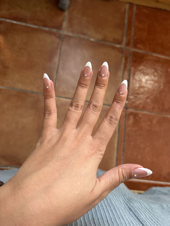 Uñas de gel con francesa clásica