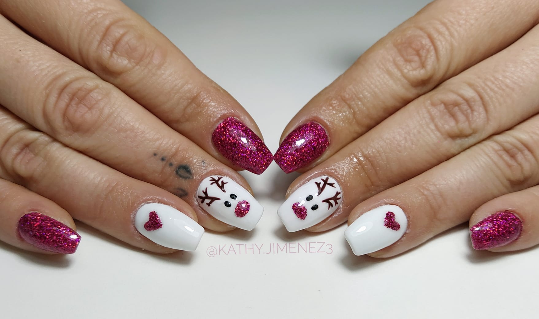 Ejemplo de manicura semipermanente hecha en Xirivella