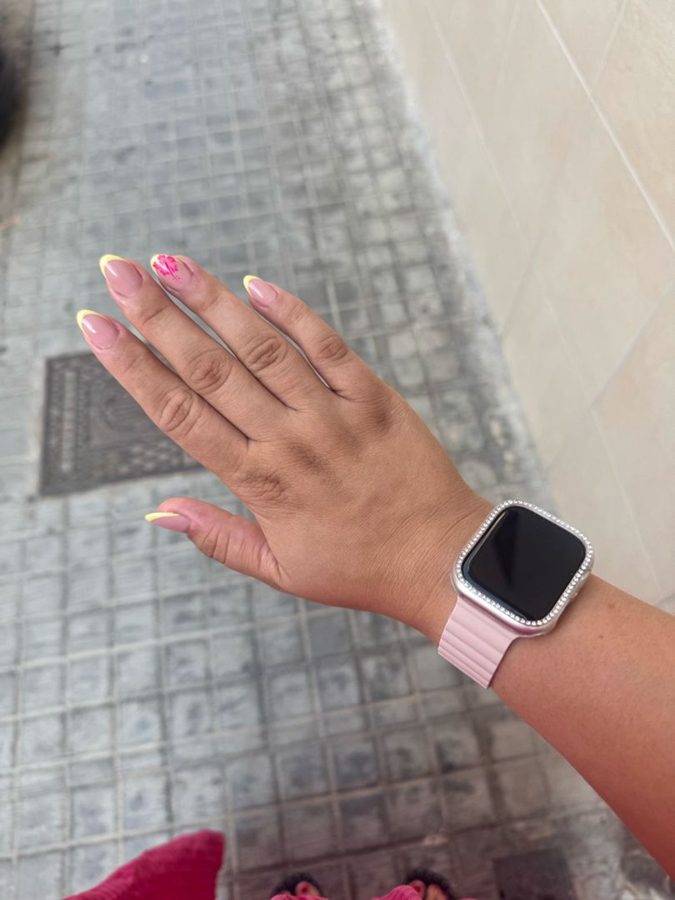 Manicura semipermanente con francesa fina